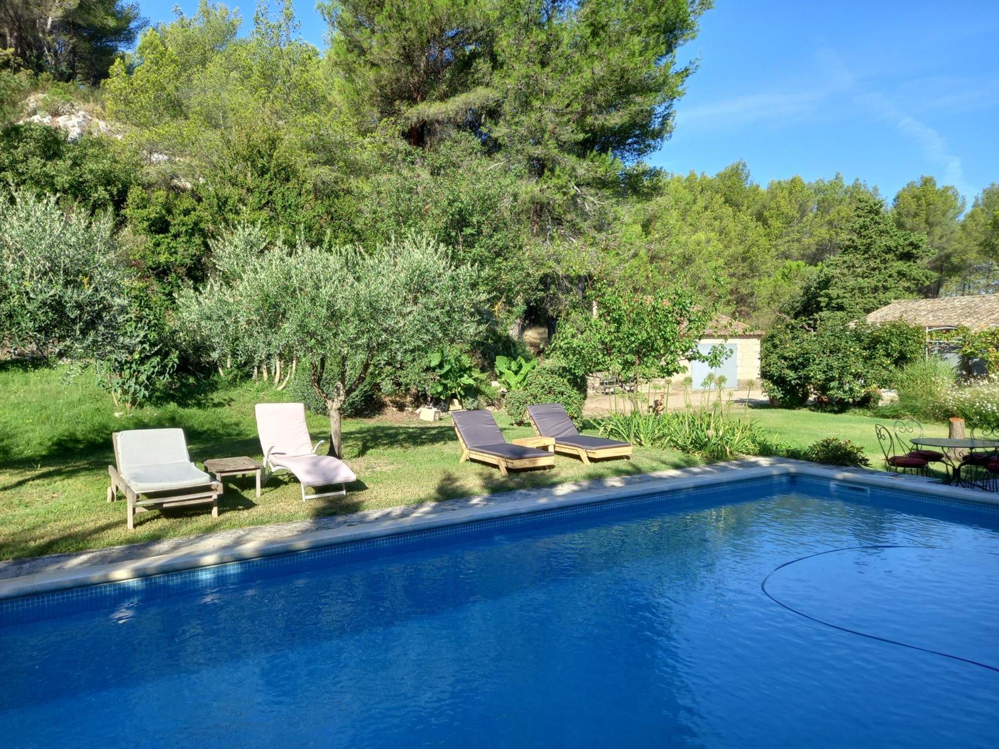 La Roulotte Du Petit Paradis Saint-Remy-de-Provence Exterior photo